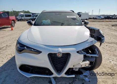 2024 Alfa Romeo Stelvio Ti z USA, uszkodzony, nr VIN ZASPAKBN7R7D78439